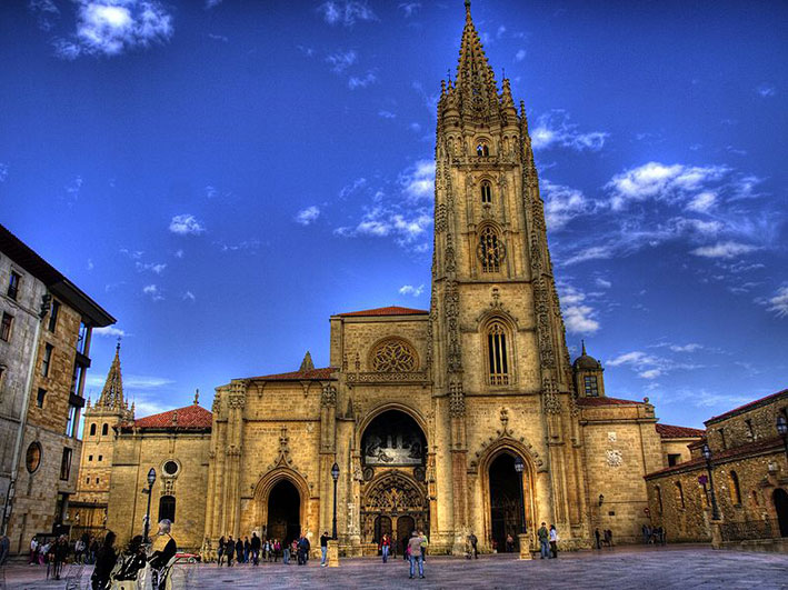 Vista general de la Catedral de Oviedo